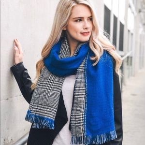Reversible houndstooth scarf